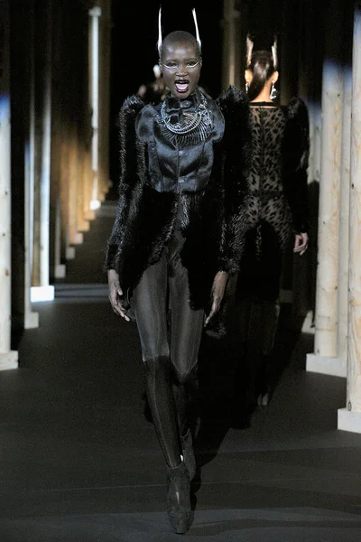 Look 27